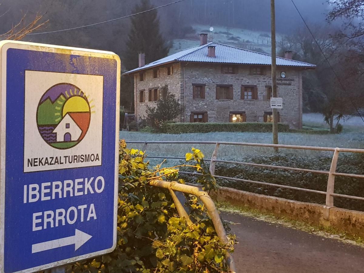 Agroturismo Iberreko Errota Muxika Buitenkant foto